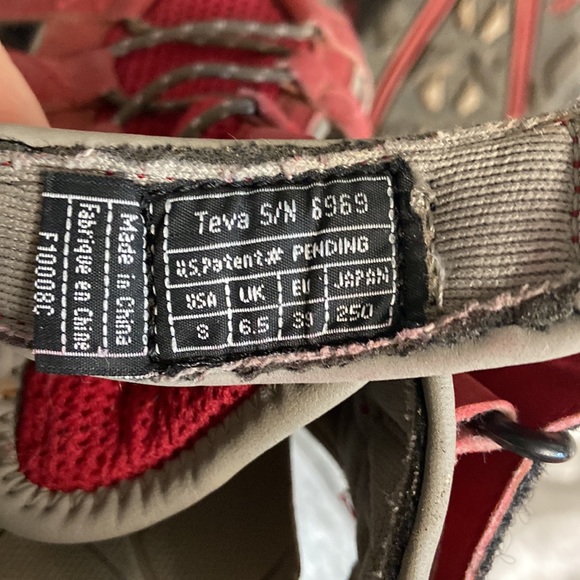 Teva— Water/hiking shoe - Picture 5 of 5